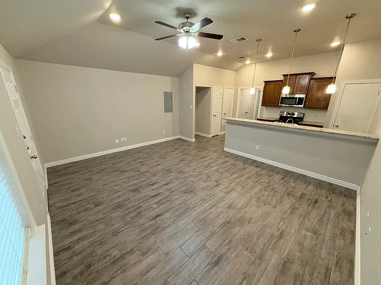3345 Berkshire Dr — Photo 4