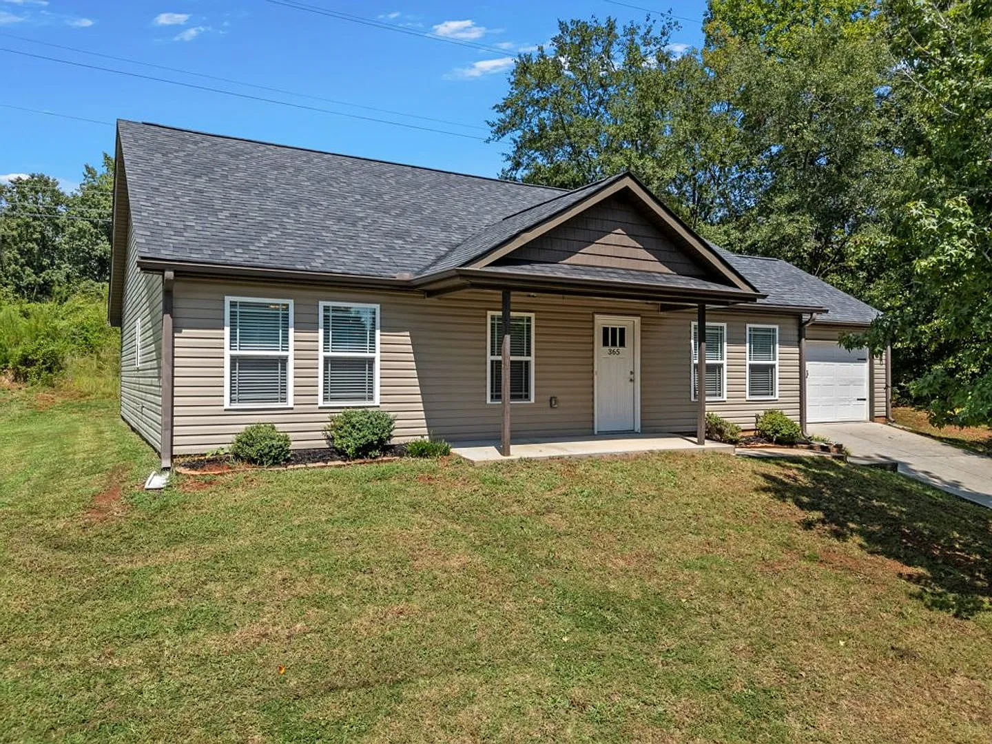 Beautiful 3-Bedroom Home Convenient to Greer and Lyman! — Photo 2