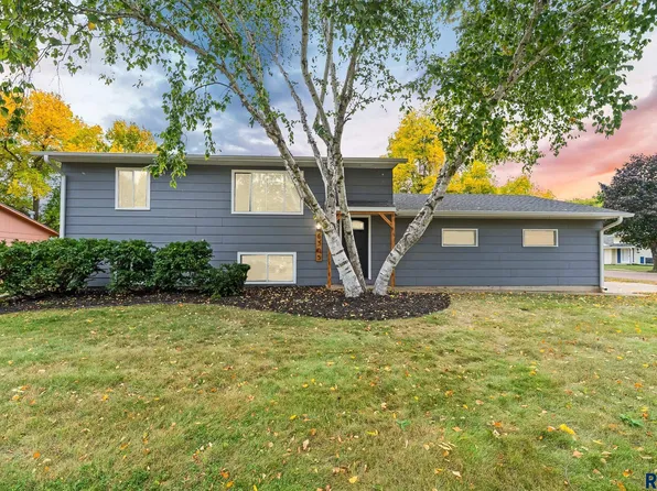 6305 W Cheyenne Dr, Sioux Falls, SD 57106