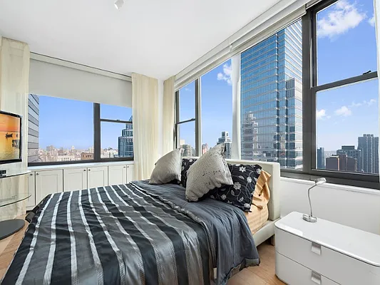 Sold by Sotheby's International Realty | media 14