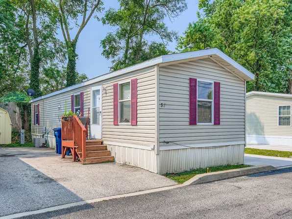 37 S Branch Rd, Winnetka, IL 60093