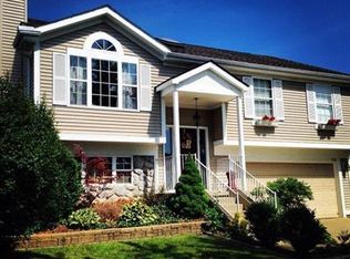 7343 Streamwood Dr, Ypsilanti, MI