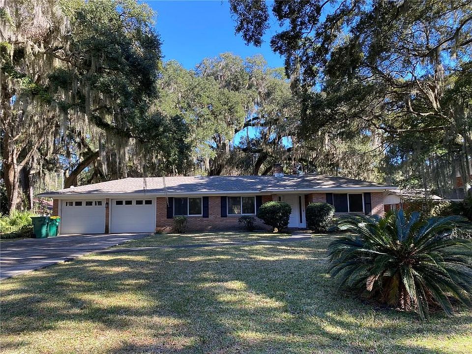 1st image of 833 N Riverview Dr