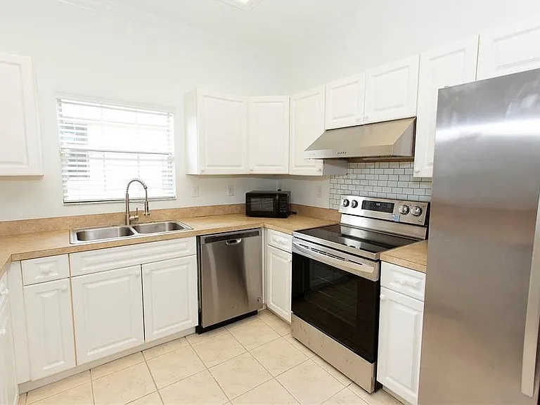 7952 NW 51st Way — Photo 3