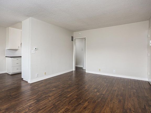 5th image of 5926 Woodman Ave APT 7
