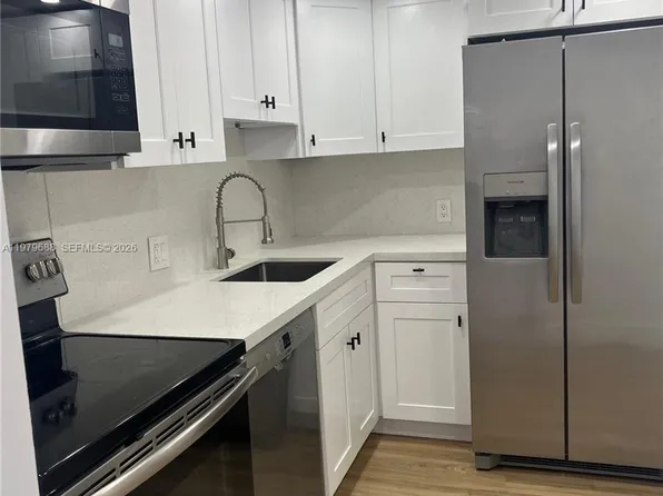 20301 W Country Club Dr, Aventura, FL