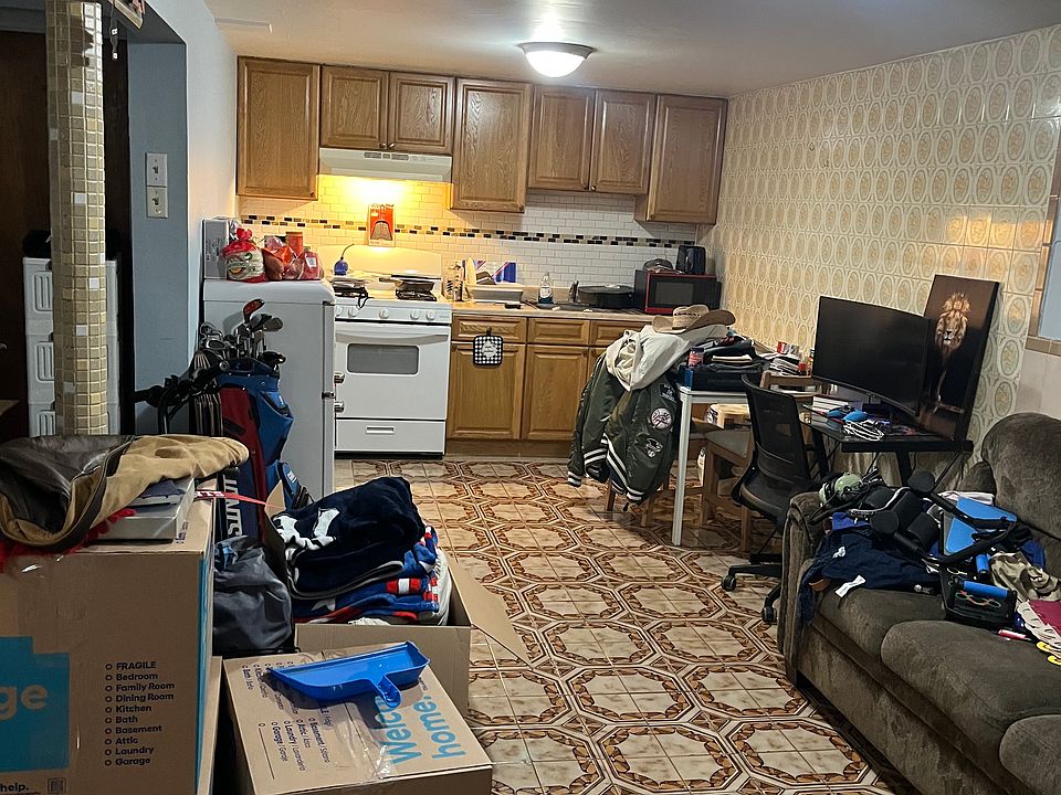 2nd image of 31 W 51st St