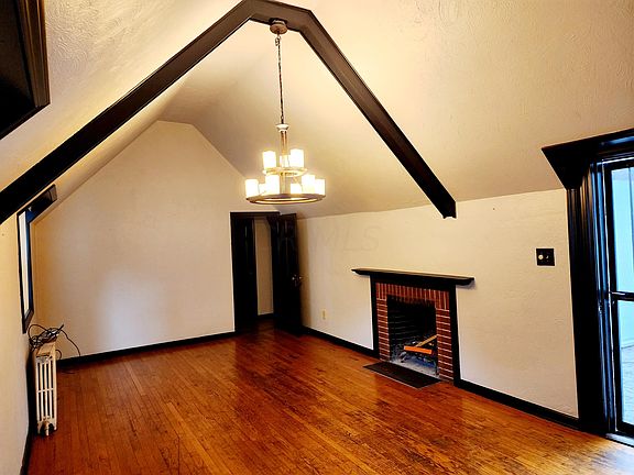 5th image of 1083 Wellington Blvd