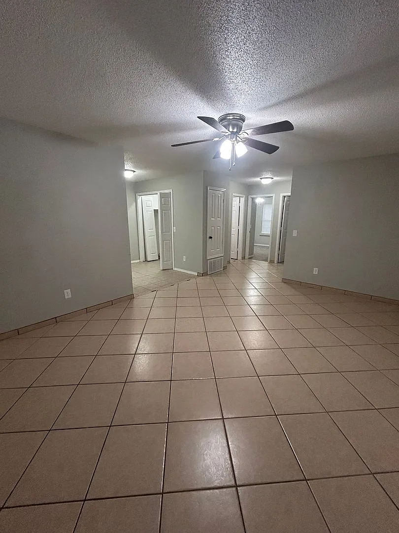 3404 SW Landau Ct Apt 1 & Apt 2 — Photo 2