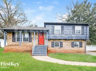 1128 Rocky Ridge Dr, Charlotte, NC 28217