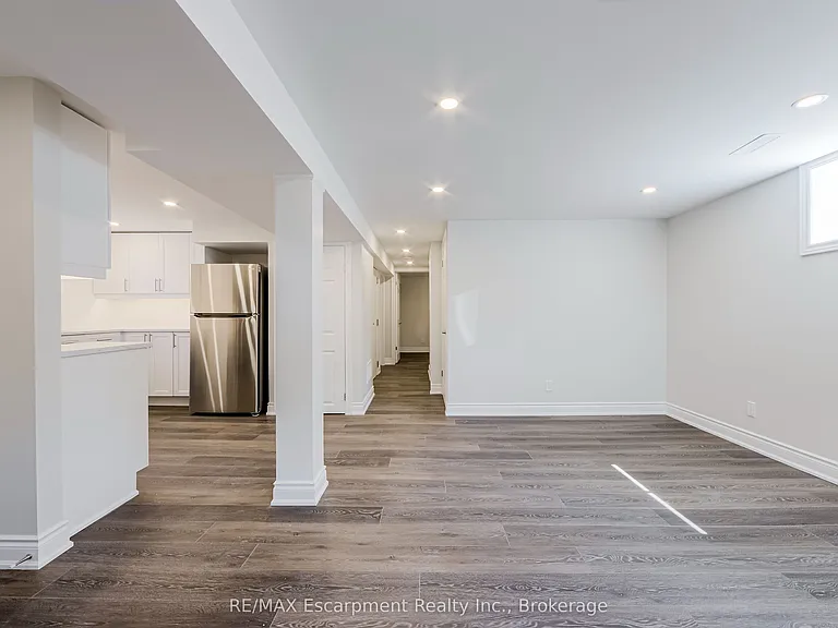 325 E 32nd St #2 — Photo 4