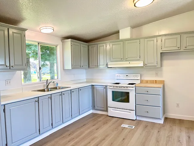 3 bed, $2,850 — Photo 3