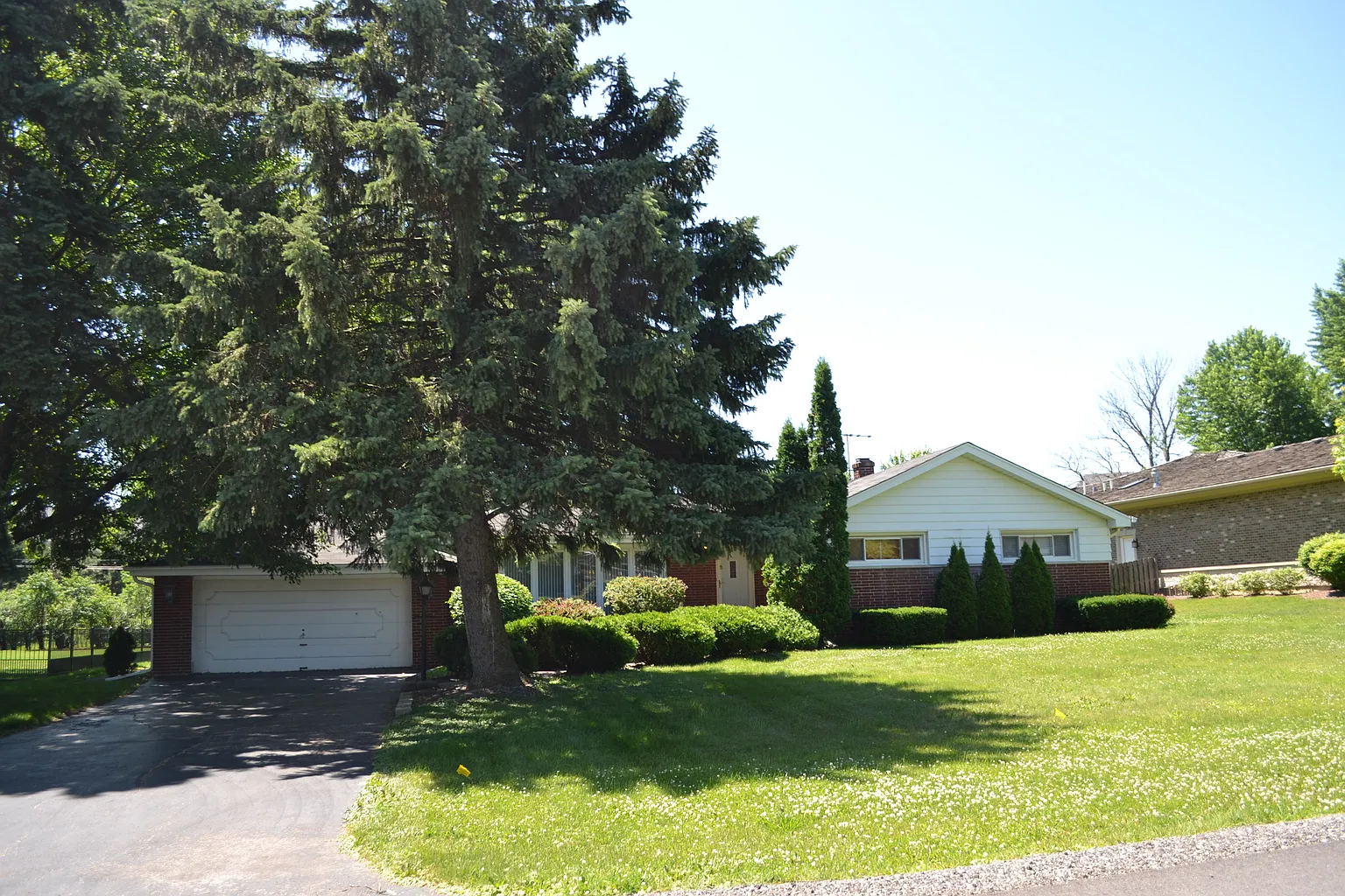 1915 60th St photo 1