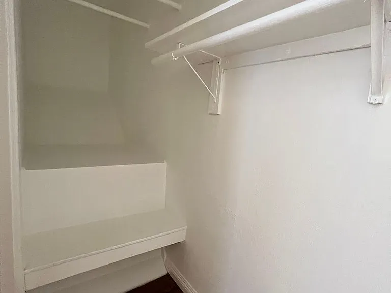 4172 S Hobart Blvd — Photo 6