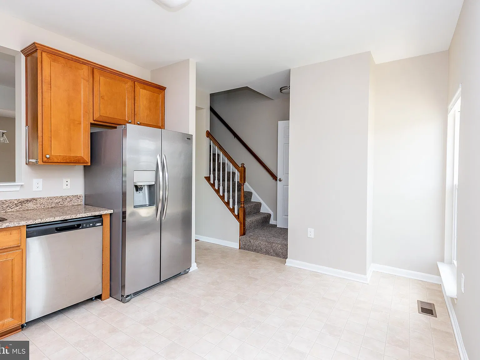 3 bed, 2.5 bath, 2300 sqft, $2,100 — Photo 4