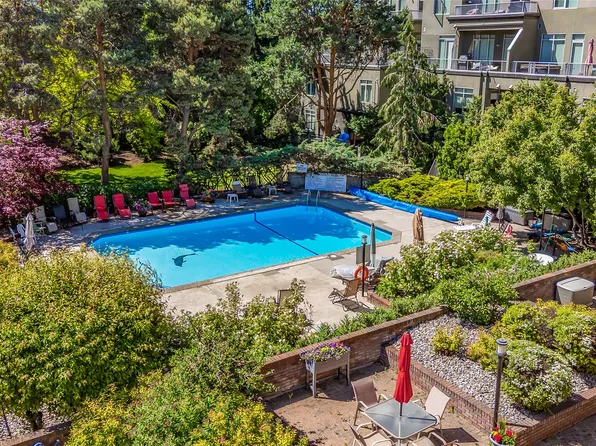 1056 Bernard Ave Unit 201, Kelowna, BC V1Y 8L7