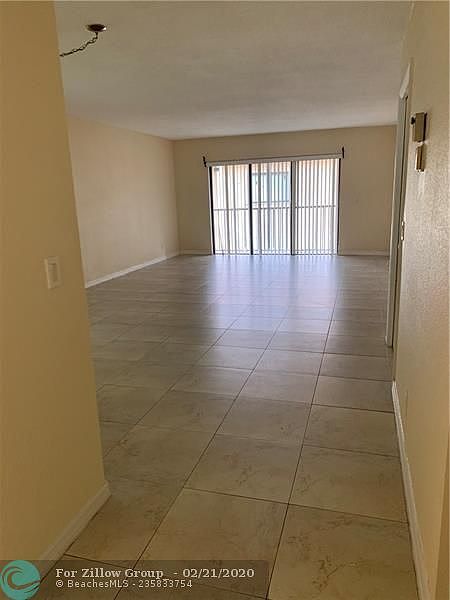 1st image of 164 Lakeview Dr APT 201