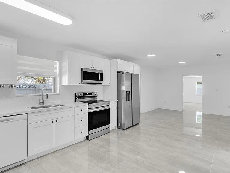 9999 NW 25th Ter — Photo 3