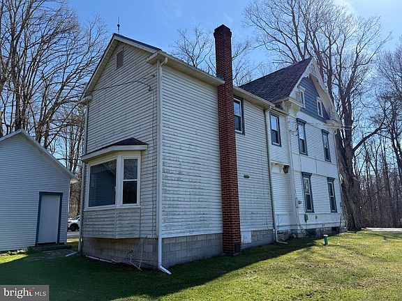 4th image of 255 Pike Rd