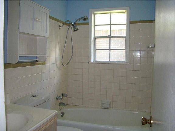 4th image of 5454 Park St