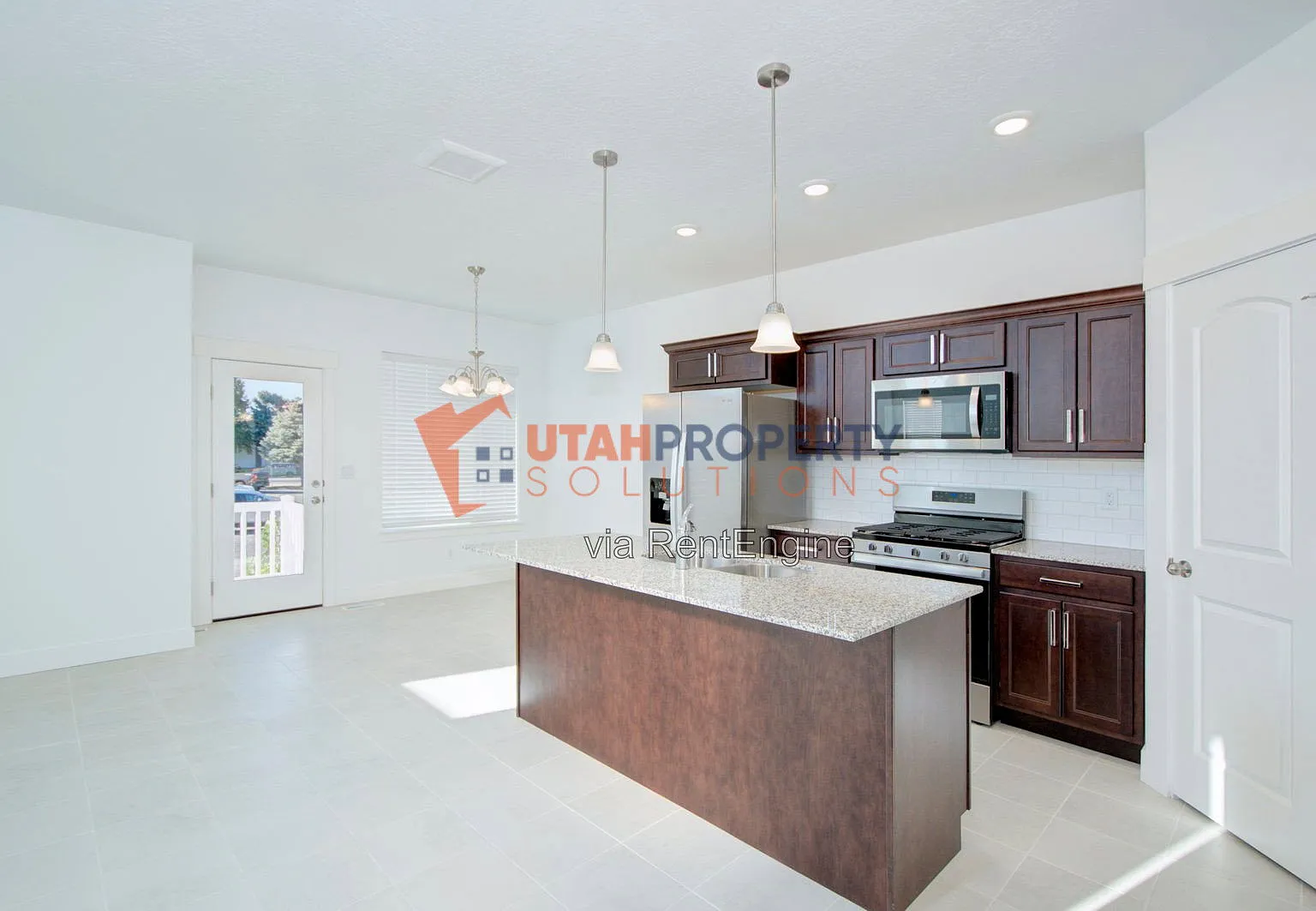 3 bed, 2.5 bath, 2321 sqft, $2,345 — Photo 4