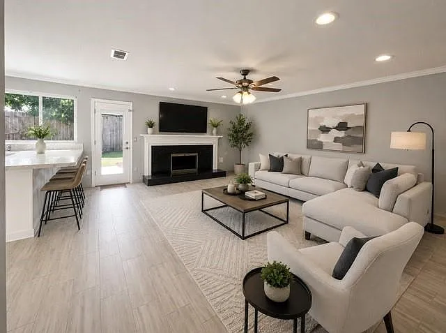 4 bed, 2.0 bath, 1902 sqft, $2,200 — Photo 3
