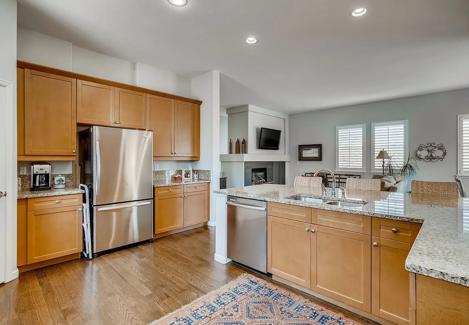 3 bed, 3.0 bath, 2902 sqft, $3,695 — Photo 3