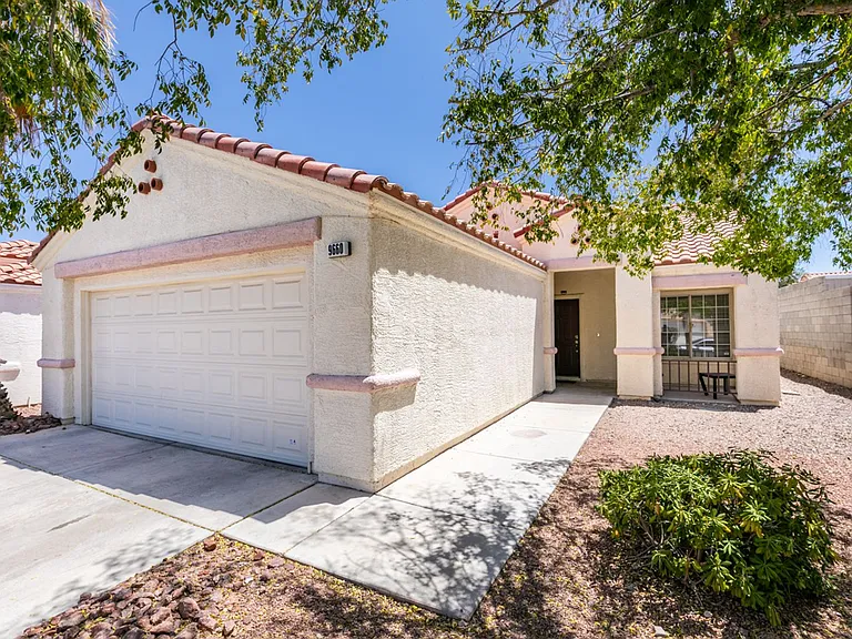 9660 Crystal Ridge Rd — Photo 3