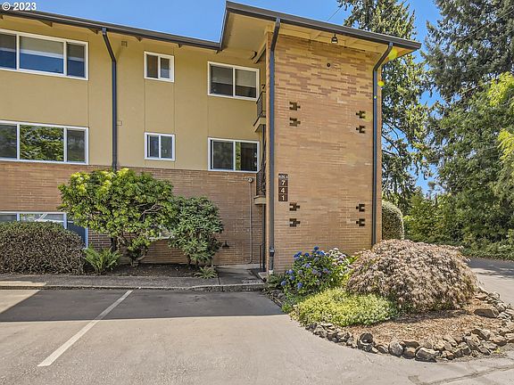3rd image of 1400 SE Lava Dr APT 7