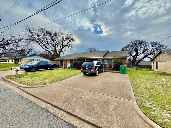 1018 Harbor Lakes Dr, Granbury, TX 76048