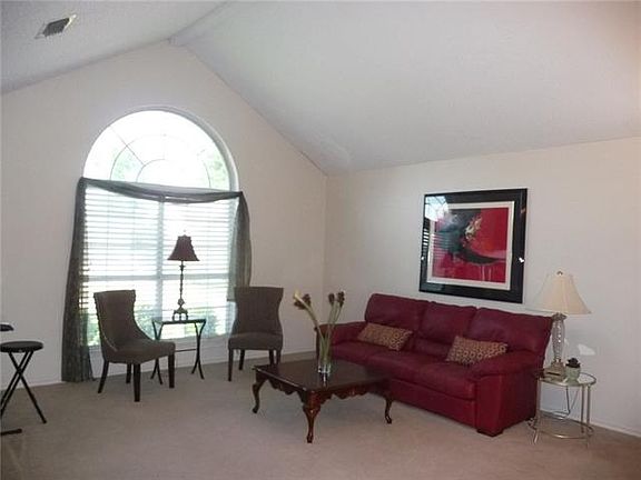 5th image of 2833 Sommerset Dr