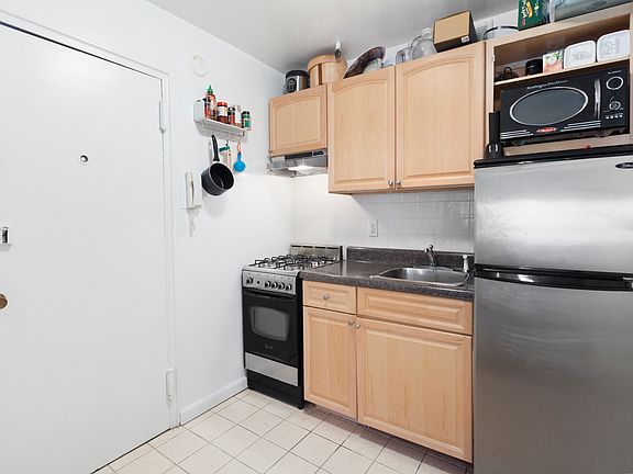 5th image of 32 W 71st St APT 4A