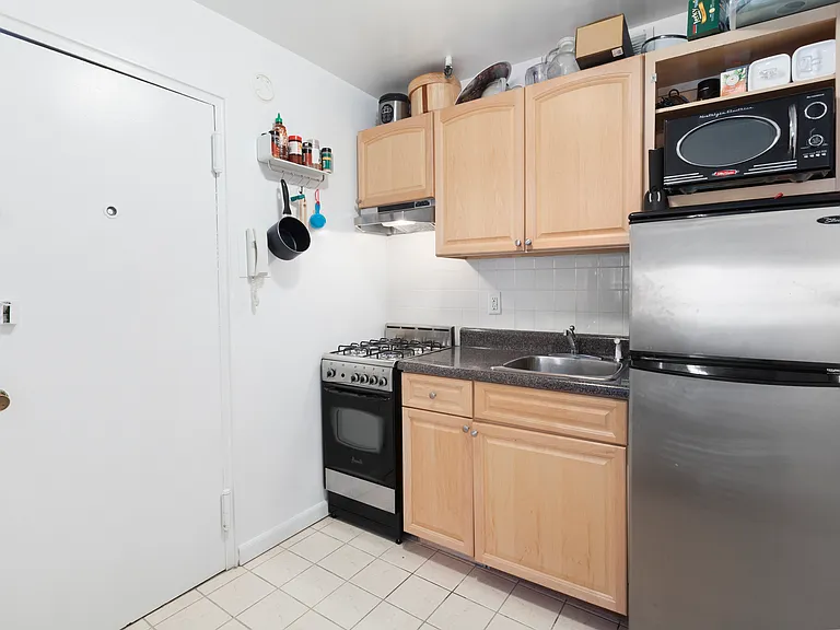 32 W 71st St #4A — Photo 4