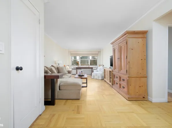 166 East 35th Street image 4 of 16