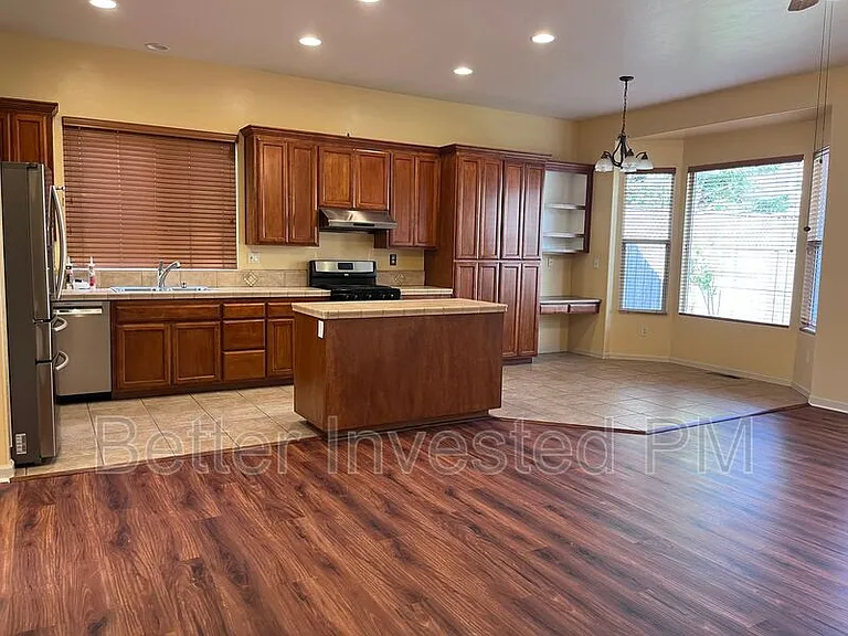 2423 Guerneville Rd — Photo 3