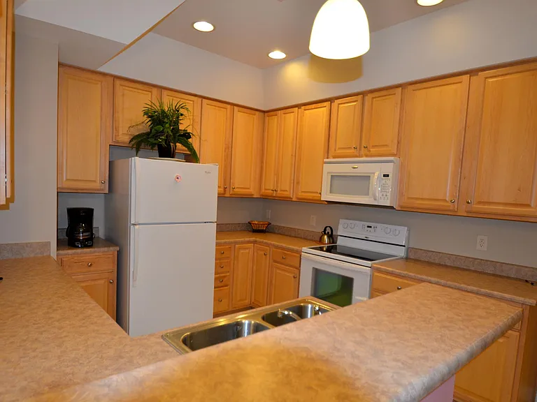 908 Resort Cir #607 — Photo 5