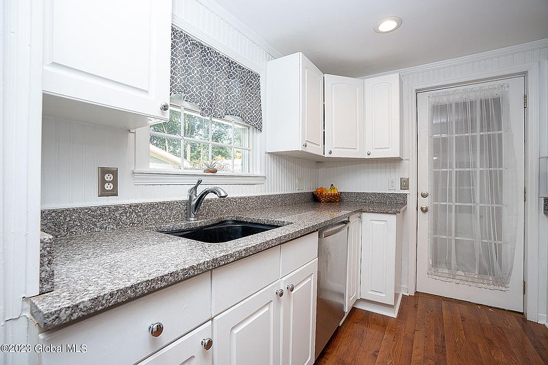 5th image of 5 Elmwood Drive