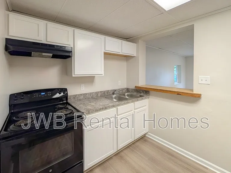 1204 Glencoe St #4 — Photo 4