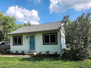 2309 W Ray Rd, Fenton, MI 48430