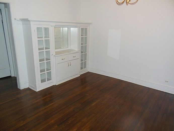 1st image of 1208 W Montrose Ave