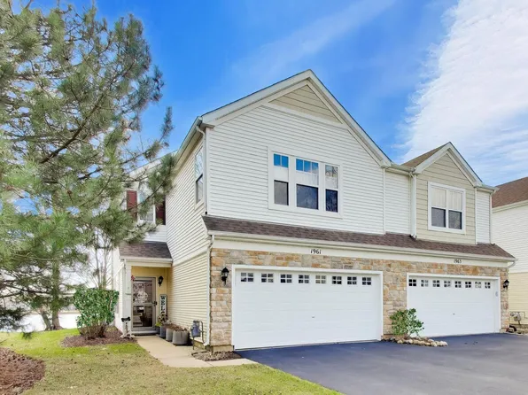 1961 Cobblestone Dr, Carpentersville, IL 60110