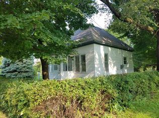 219 4 1/2 St SW, Oelwein, IA 50662