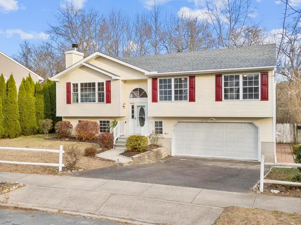 7 Down Draft Circle, West Haven, CT 06516
