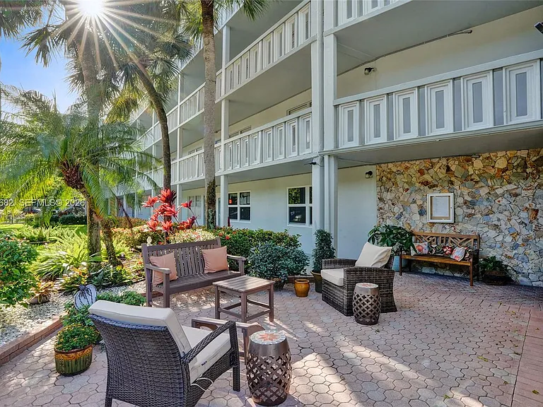 3001 Portofino Isle #K2 — Photo 8