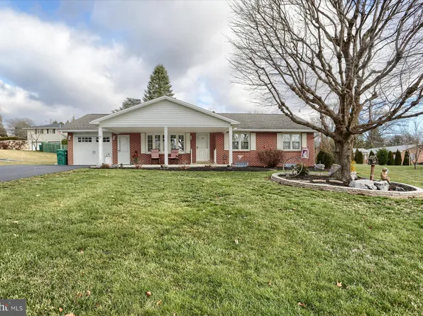 100 Hilltop Rd, Boiling Springs, PA 17007