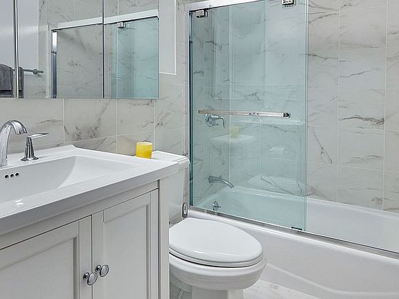 4th image of 301 E 79th St APT 37D