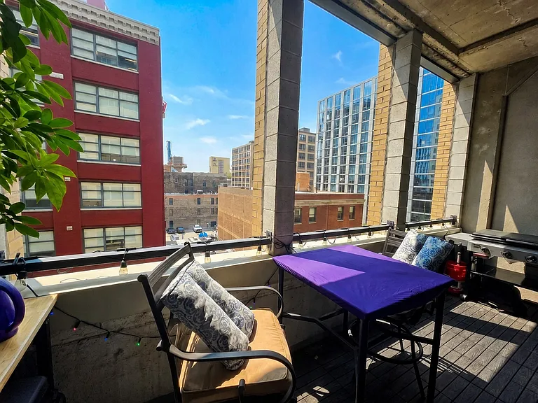 565 W Quincy St #515 — Photo 17