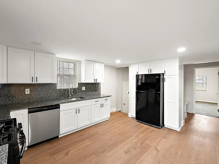 35711 Alfred St — Photo 6