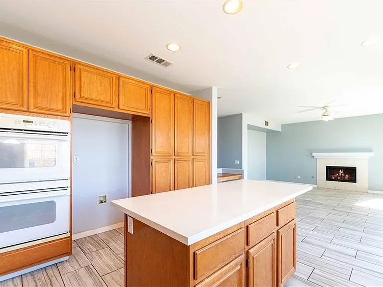 15561 Hammett Ct — Photo 8