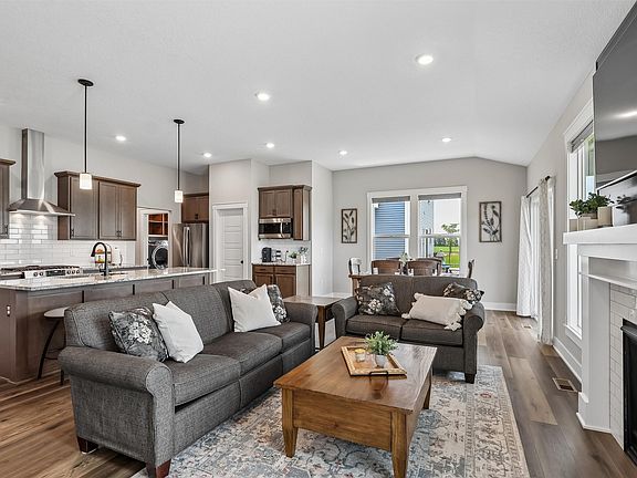 4th image of 17008 Hickory Dr